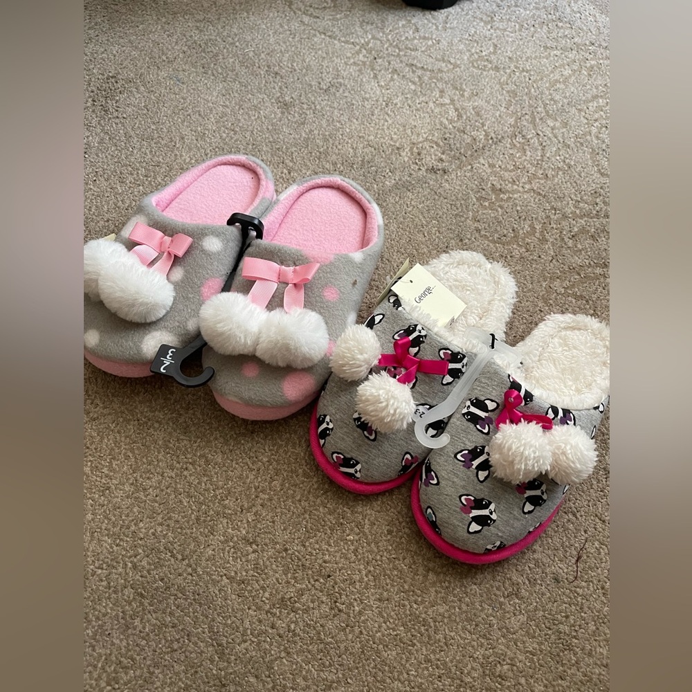 Girls Brand New Slipper Lot NWT SIZE 2-3 warm and fuzzy slip on with Pom Poms